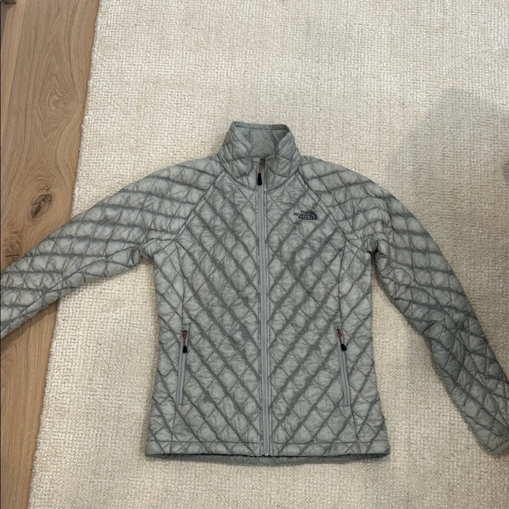 The North Face Women's Light Gray Quilted Puffer Jacket